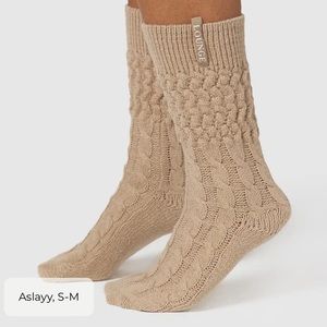 Tan Women’s Lounge Cable Knit Fuzzy Socks Never Worn Size S/M